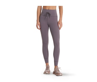 mujer con pants  lila YOGA DEPORTES