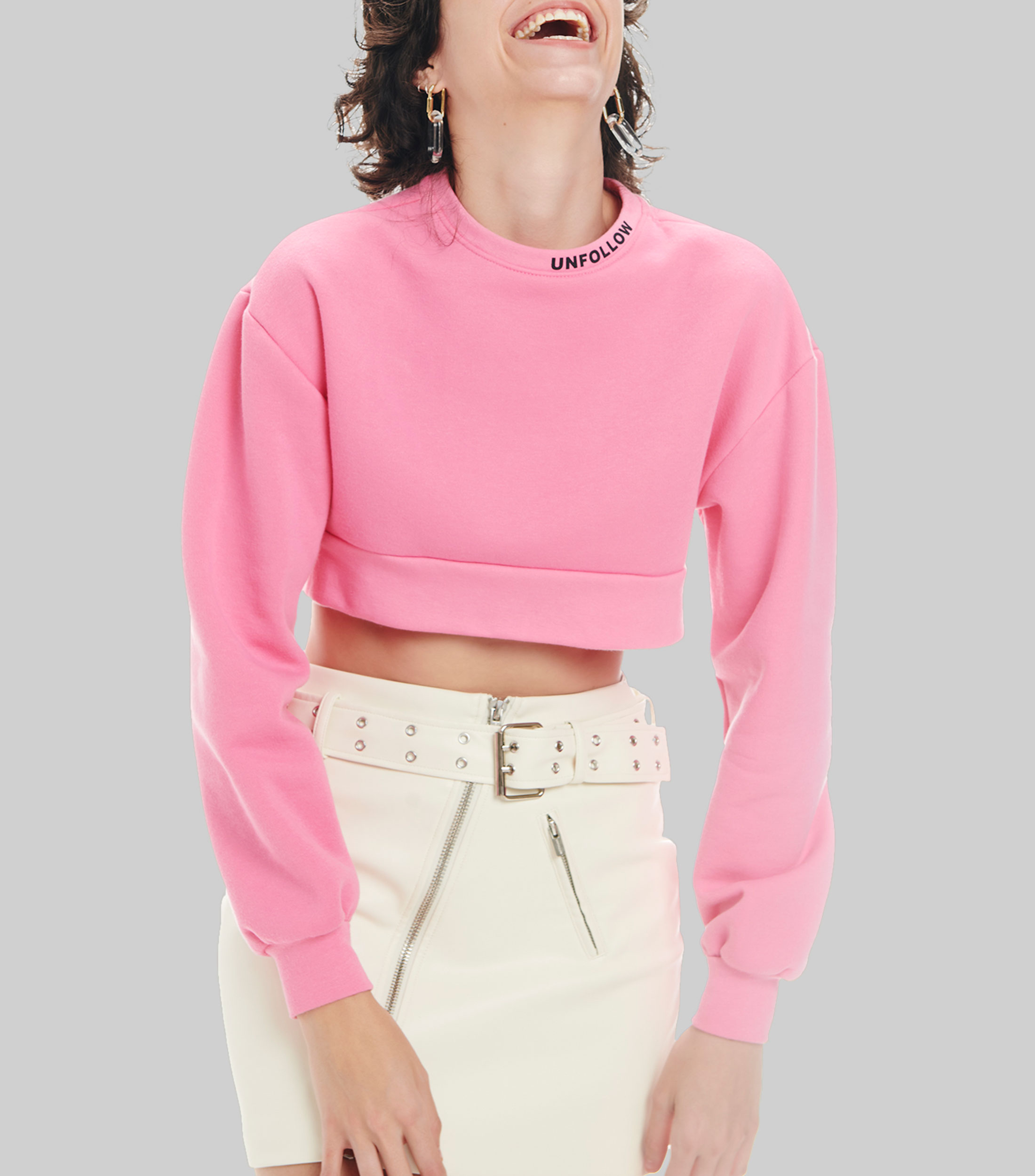 SUDADERA ROSA CROPPED CAPUCHA – UNFOLLOW