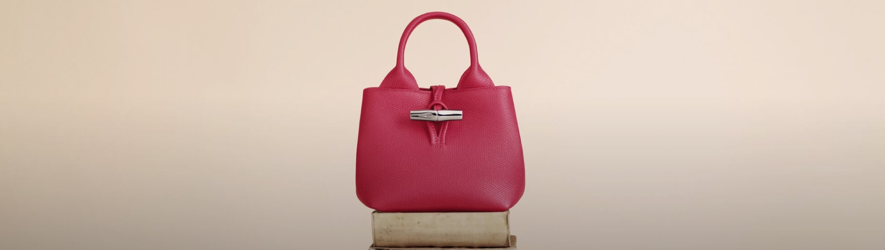 Imagen de bolso rojo. LONGCHAMP.