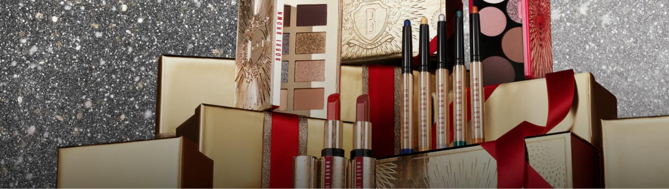 Imagen de sets dorados de maquillaje. BOBBI BROWN