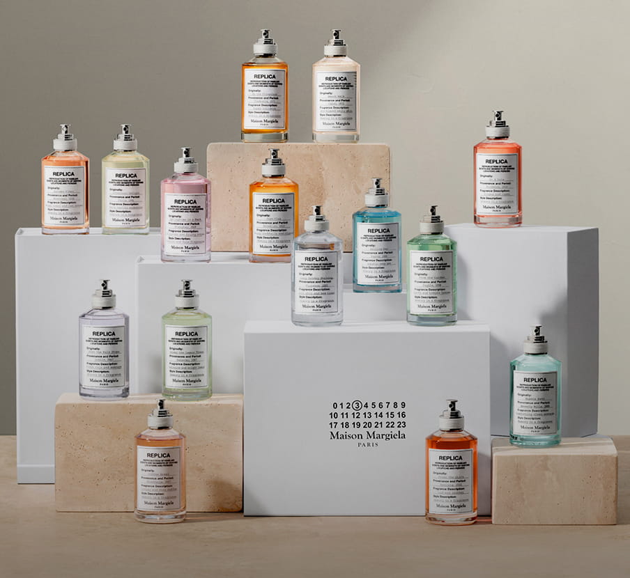 imagen de muchas botellas de la marca MAISON MARGIELA